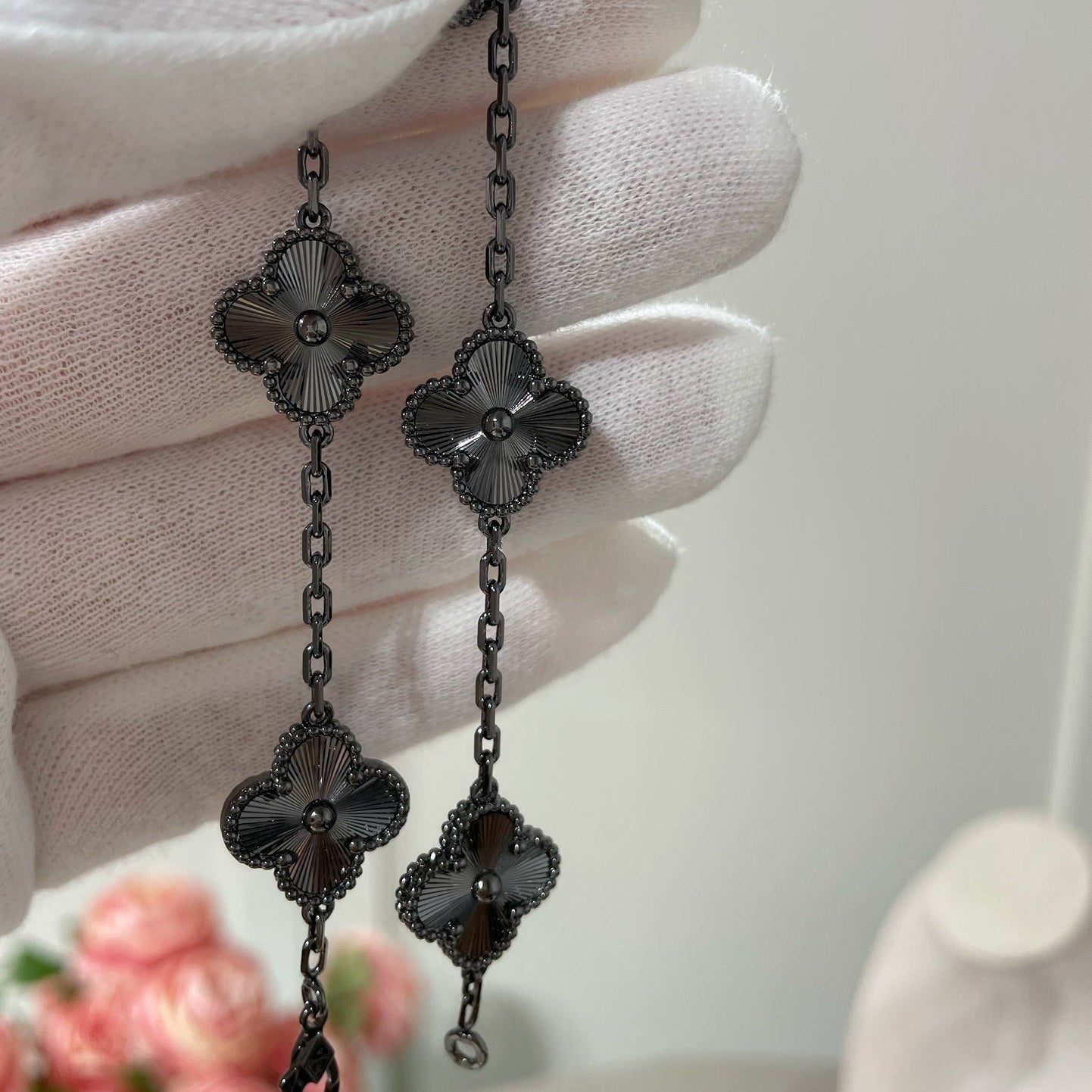 [Dawnora Jewelry]CLOVER 5 MOTIF BLACK BRACELET