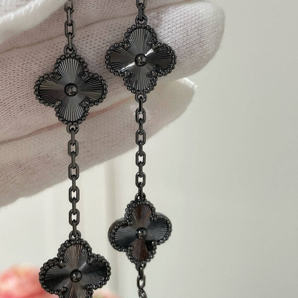 [Dawnora Jewelry]CLOVER 5 MOTIF BLACK BRACELET