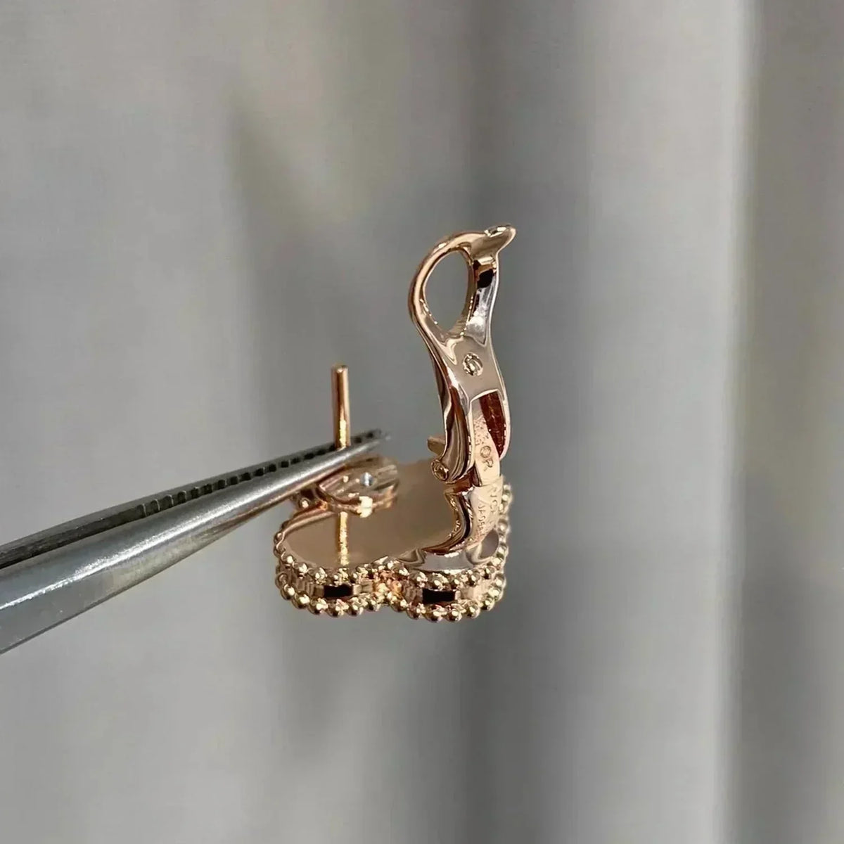 [Dawnora Jewelry]CLOVER MEDIUM 1 MOTIFS  PINK MOP DIAMOND EARRINGS