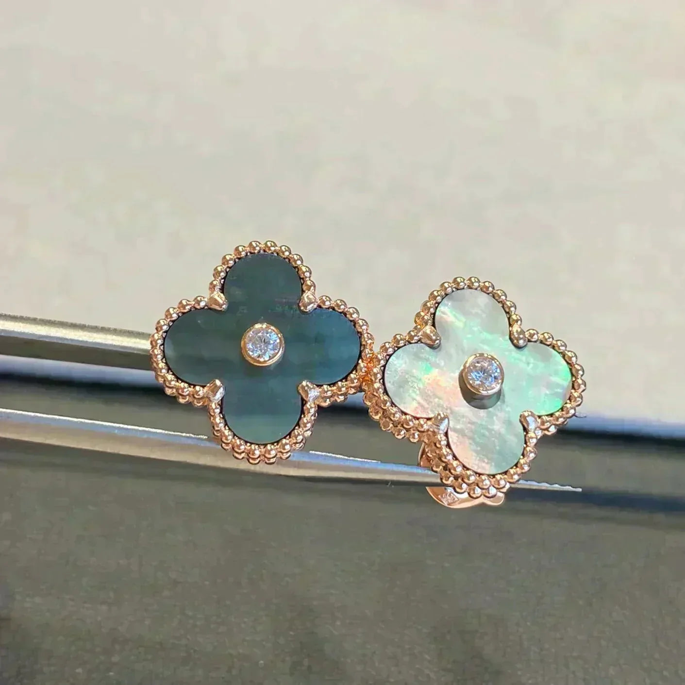 [Dawnora Jewelry]CLOVER MEDIUM 1 MOTIFS GRAY MOP  DIAMOND EARRINGS