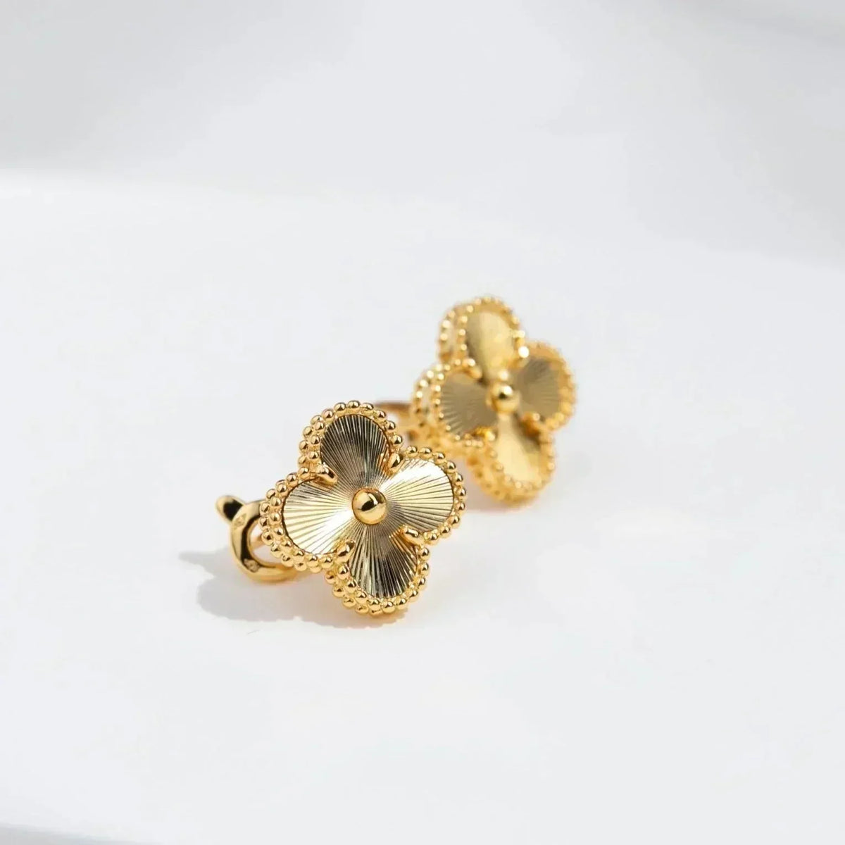 [Dawnora Jewelry]CLOVER MEDIUM 1 MOTIFS LASER EARRINGS