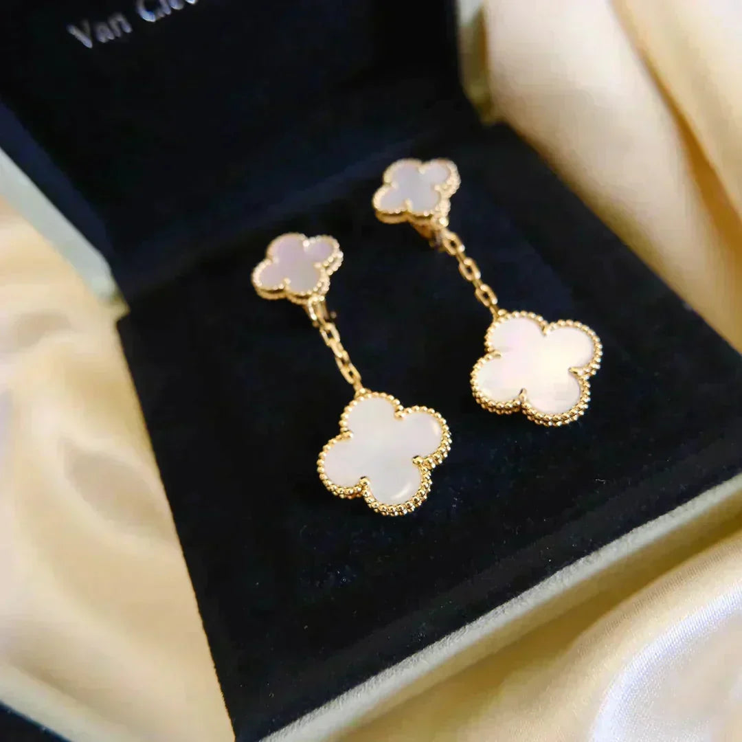[Dawnora Jewelry]CLOVER 2 MOTIF WHITE MOP EARRINGS