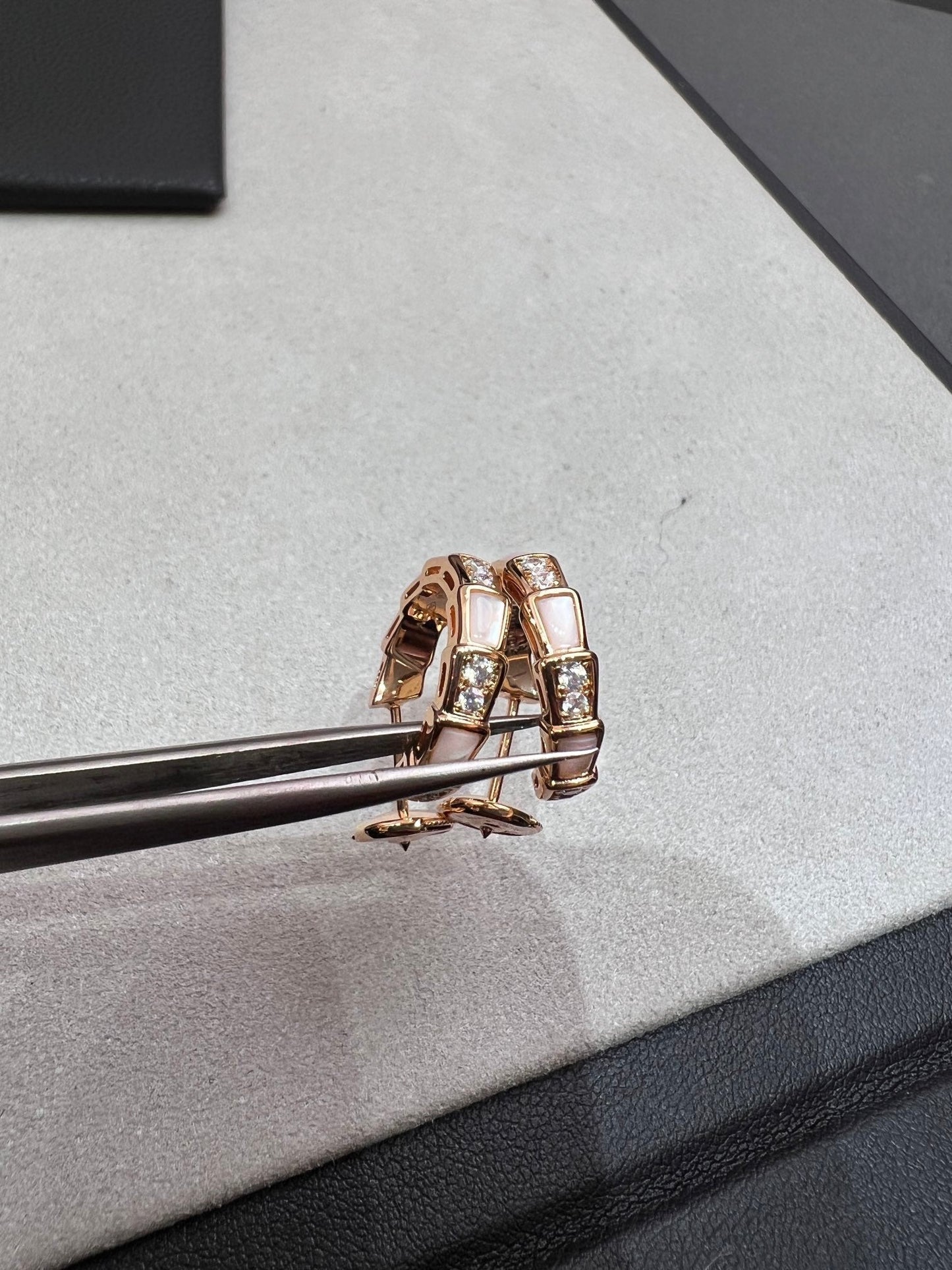 [Dawnora Jewelry]SERPENTI MOP PINK GOLD EARRINGS