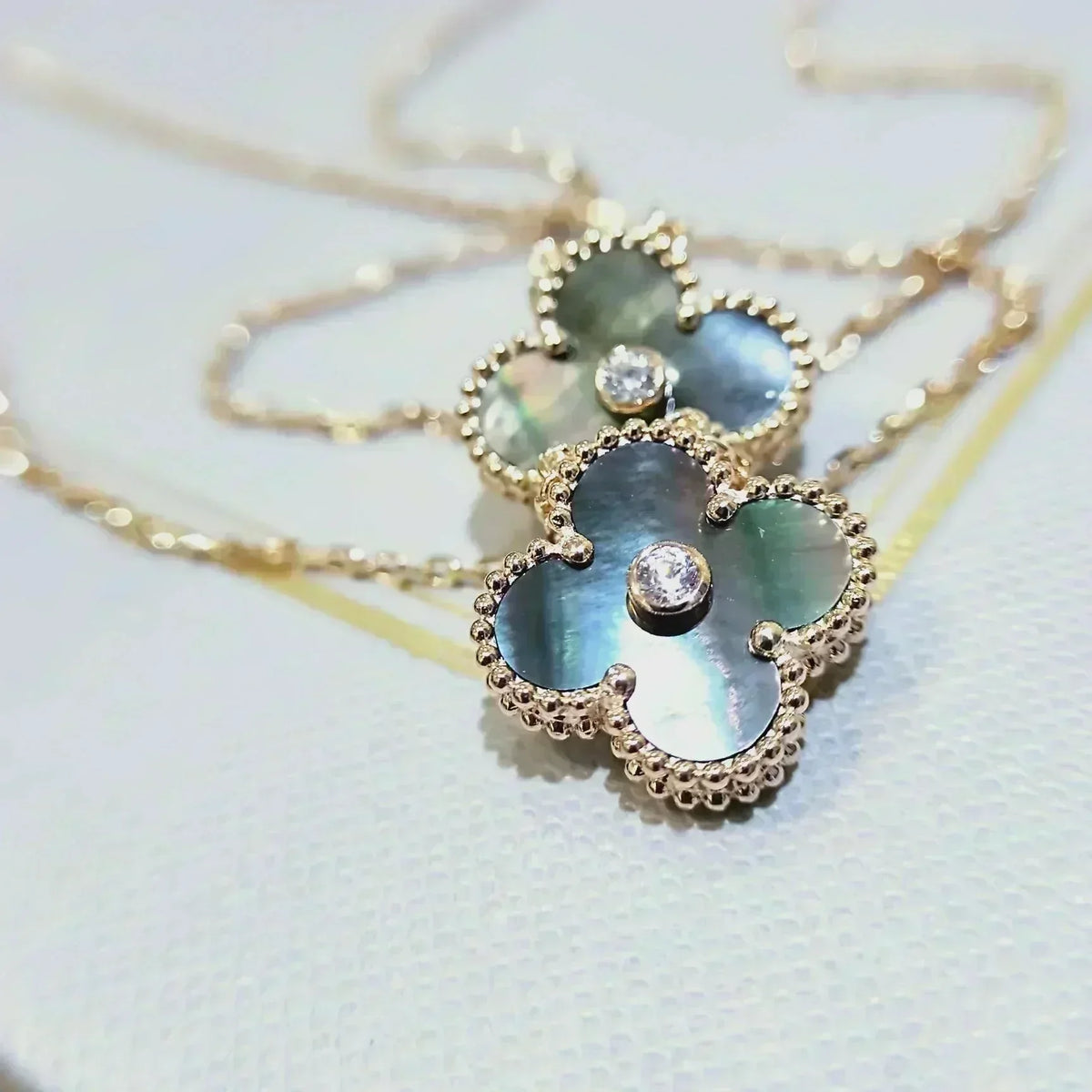 [Dawnora Jewelry]CLOVER 15MM DIAMOND AND MOTHER-OF-GREY NECKLACE