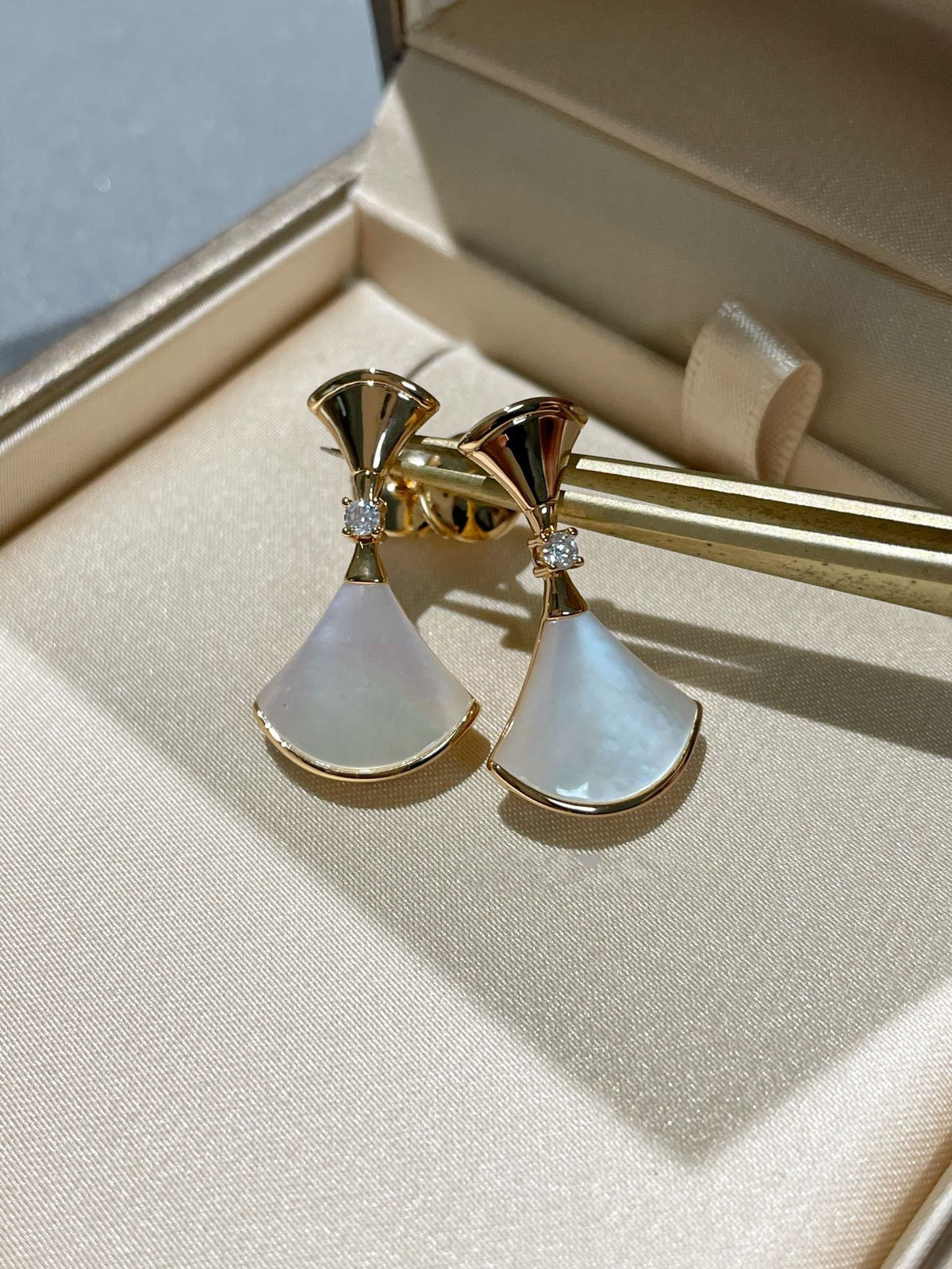 [Dawnora Jewelry]DREAM MOP 1 DIAMOND EARRINGS