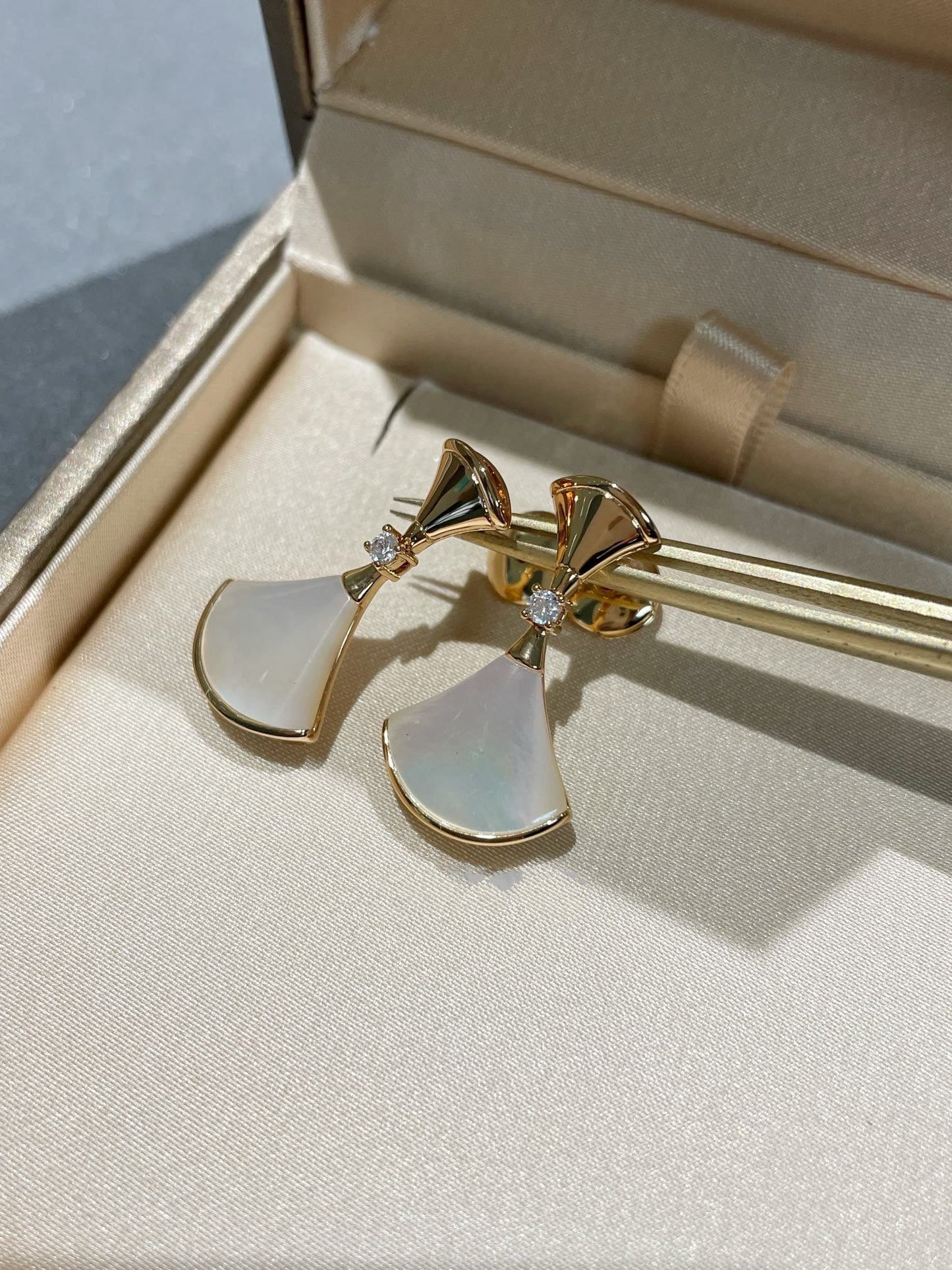 [Dawnora Jewelry]DREAM MOP 1 DIAMOND EARRINGS