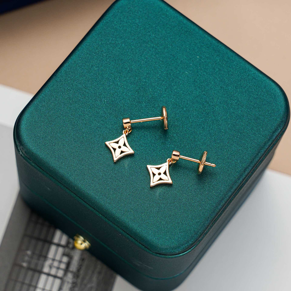[Dawnora Jewelry]STAR EARRINGS GOLD