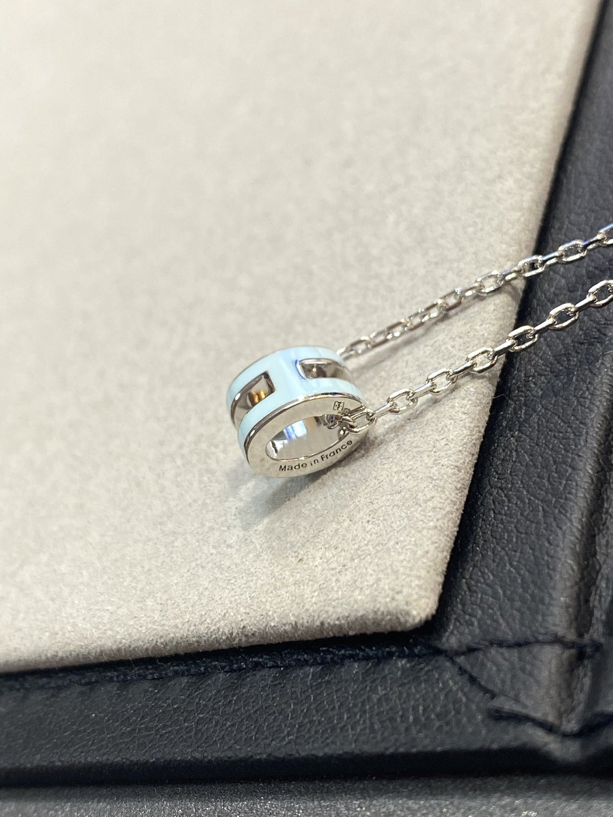 [Dawnora Jewelry]POP H LIGHT BLUE NECKLACE
