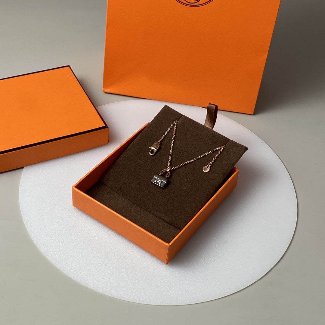 [Dawnora Jewelry]CONSTANCE BLACK PEDANT PINK GOLD NECKLACE