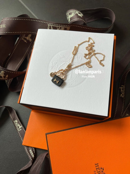 [Dawnora Jewelry]CONSTANCE BLACK PEDANT PINK GOLD NECKLACE