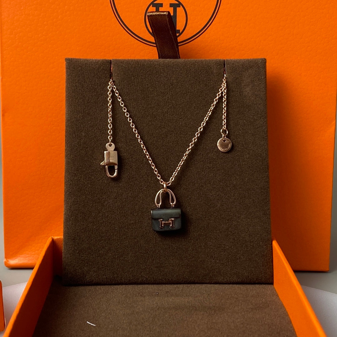 [Dawnora Jewelry]CONSTANCE BLACK PEDANT PINK GOLD NECKLACE
