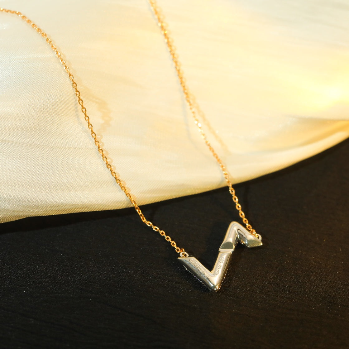 [Dawnora Jewelry]VOLT SILVER DIAMOND PEDANT NECKLACE