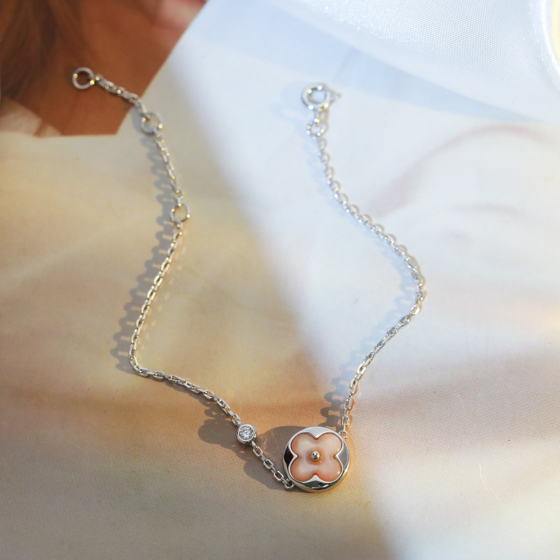[Dawnora Jewelry]SUN MOTIF PINK MOP SILVER BRACELET