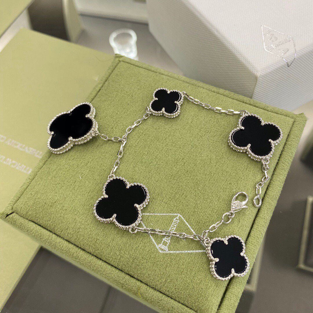 [Dawnora Jewelry]CLOVER 5 MOTIFS SIVLER ONYX BRACELET