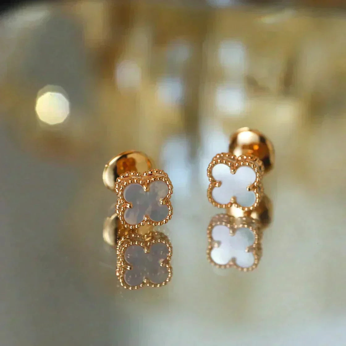 [Dawnora Jewelry]CLOVER MINI 9.5MM WHITE MOP EARRINGS