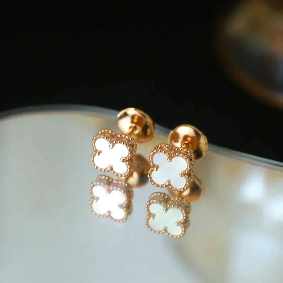 [Dawnora Jewelry]CLOVER MINI 9.5MM WHITE MOP EARRINGS
