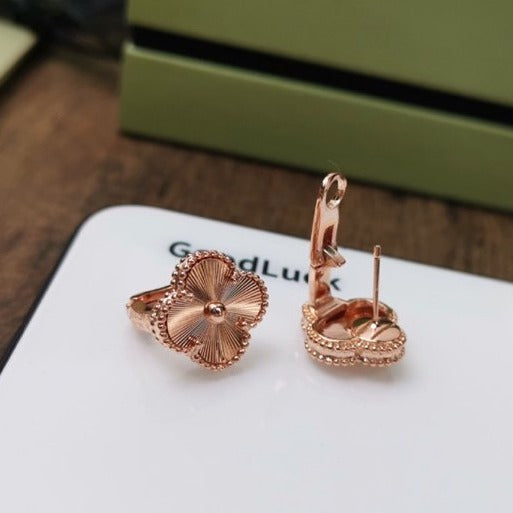 [Dawnora Jewelry]CLOVER MEDIUM STUD EARRINGS