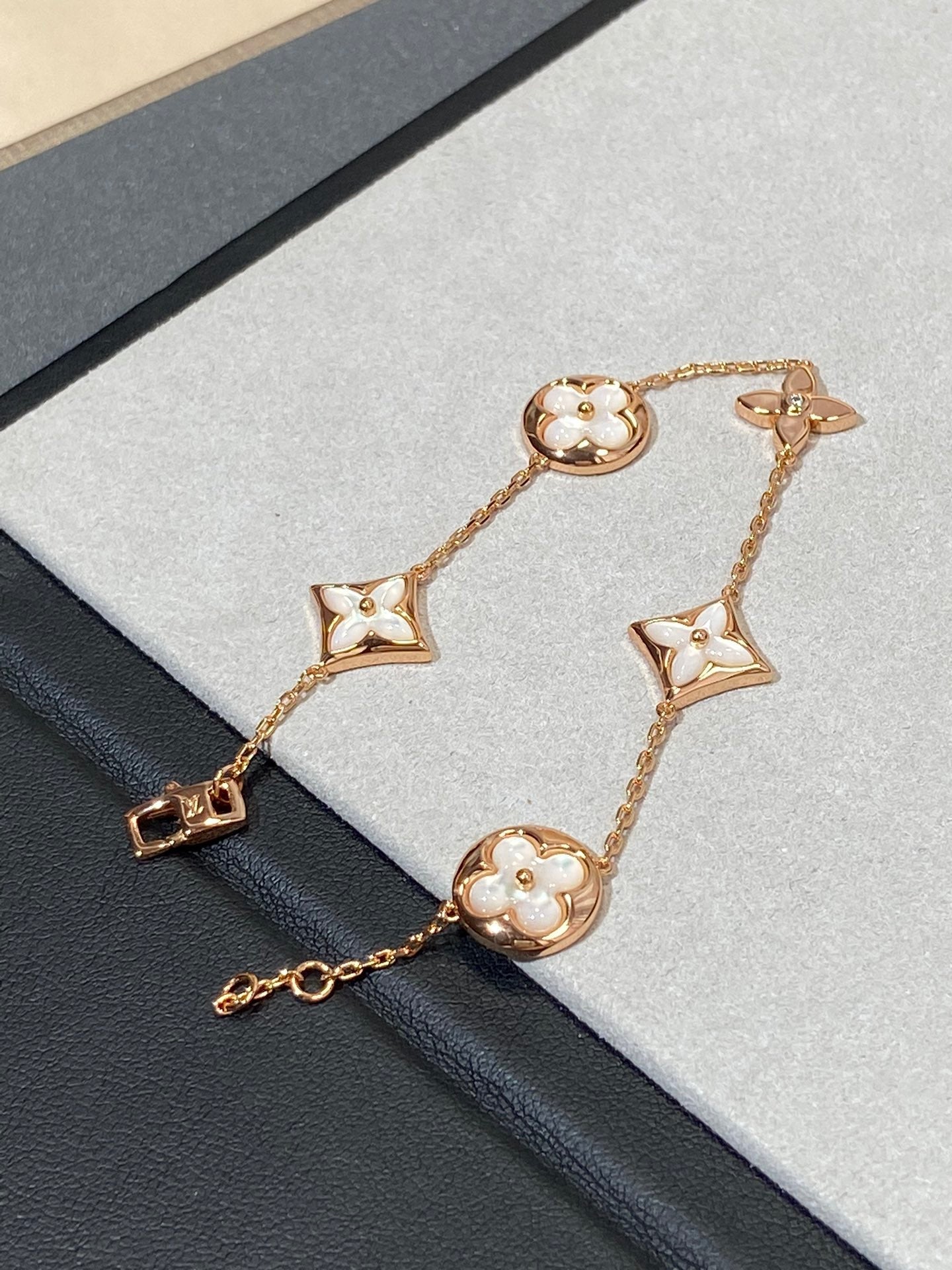 [Dawnora Jewelry]STAR AND SUN 5 MOTIF MOP PINK GOLD BRACELET