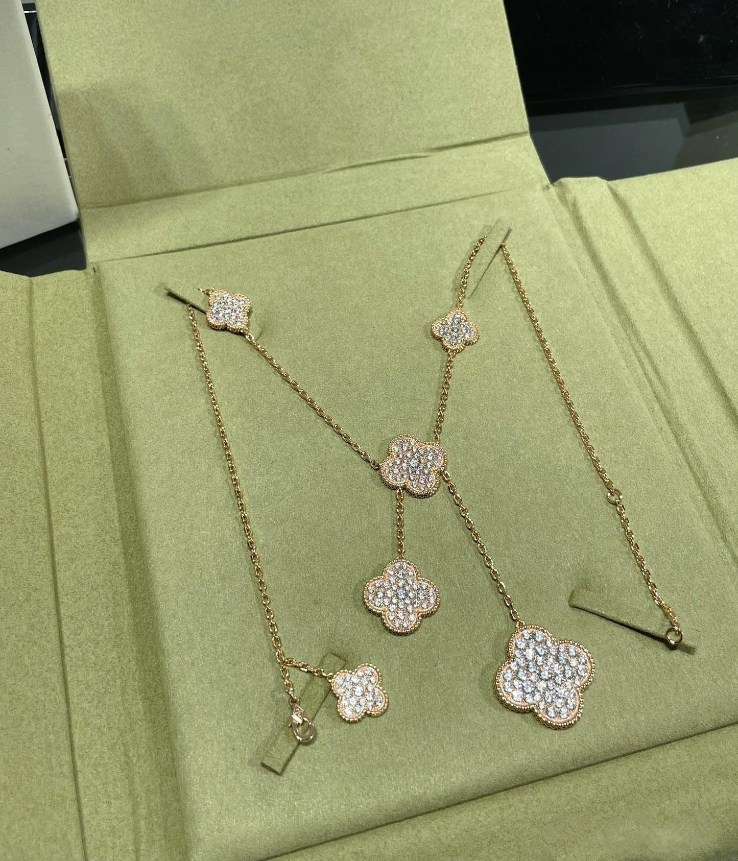 [Dawnora Jewelry]CLOVER 6 MOTIF DIAMOND PAVED NECKLACE