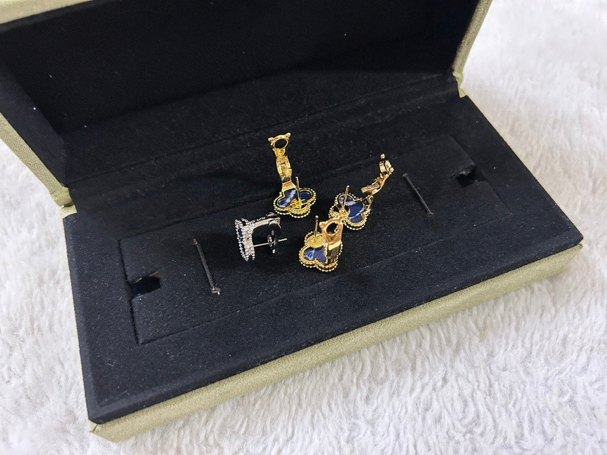 [Dawnora Jewelry]CLOVER PIETERSITE MEDIUM STUD EARRINGS