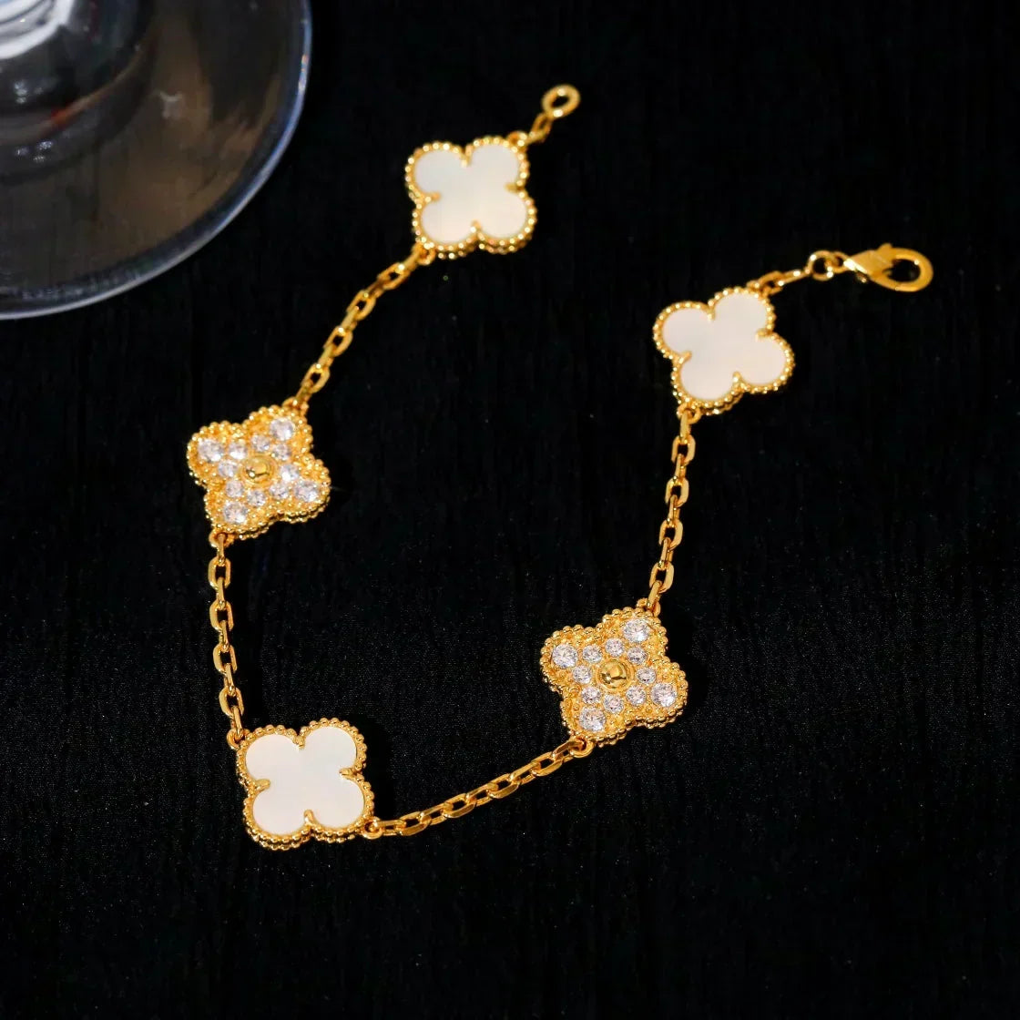[Dawnora Jewelry]CLOVER WHITE PEARL MOP 5 MOTIF BRACELET COLLECTION