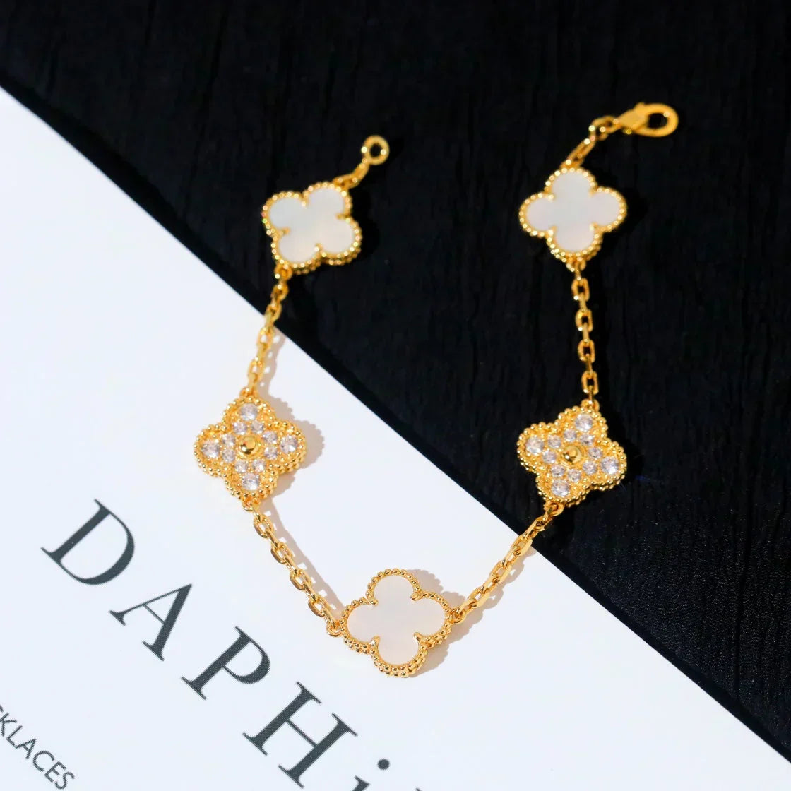 [Dawnora Jewelry]CLOVER WHITE PEARL MOP 5 MOTIF BRACELET COLLECTION