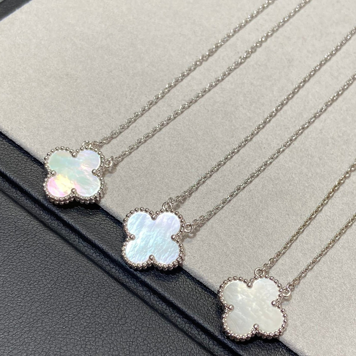 [Dawnora Jewelry]CLOVER MEDIUM SILVER WHITE MOP NECKLACE