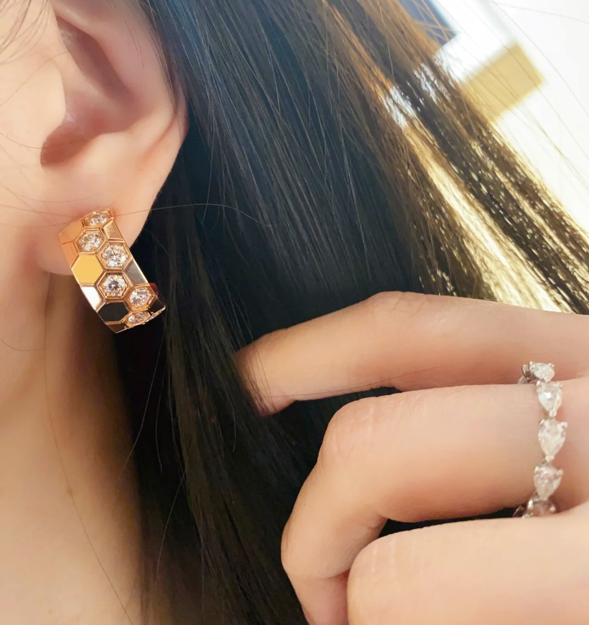 [Dawnora Jewelry]BEE LOVE DIAMOND HOOP EARRINGS