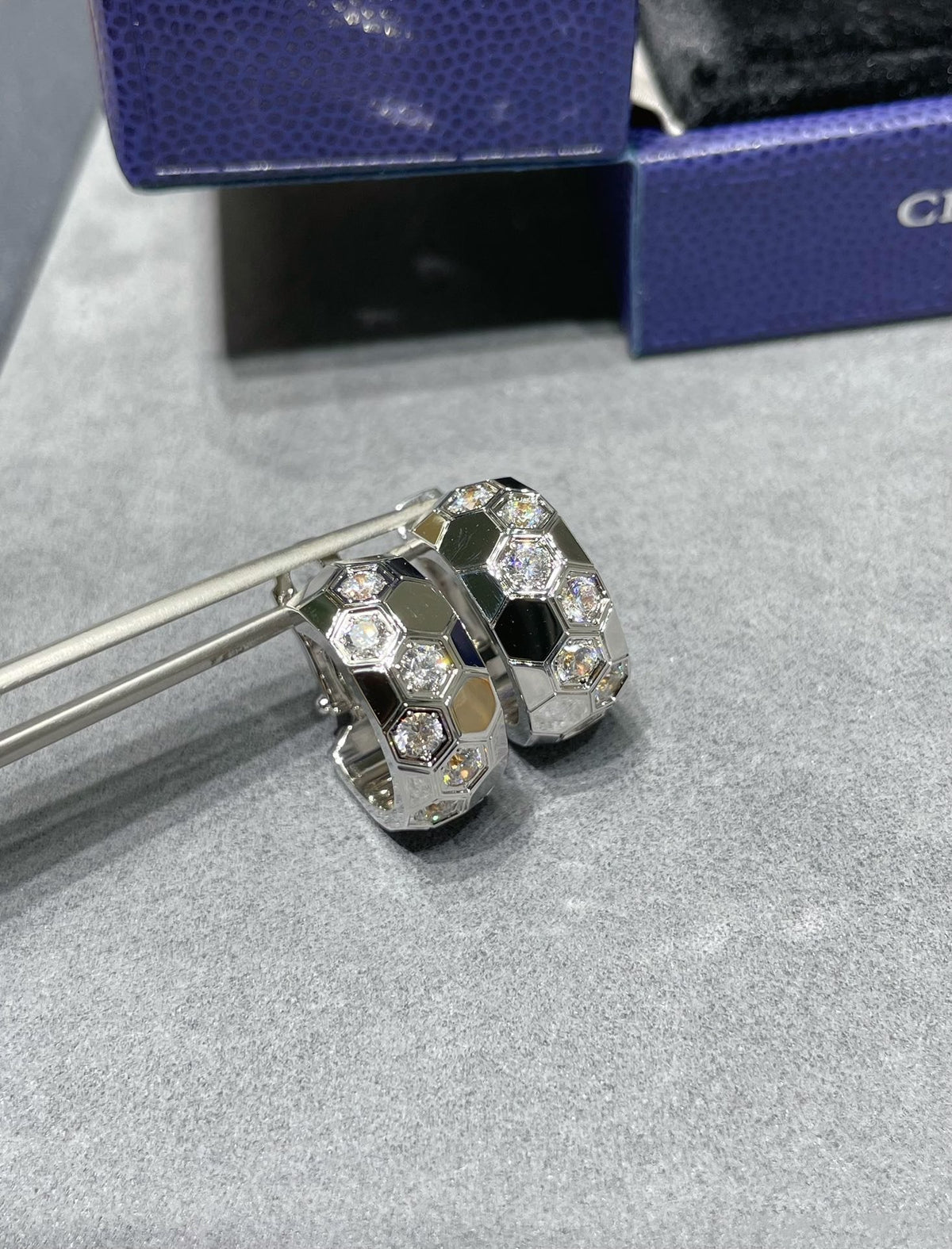 [Dawnora Jewelry]BEE LOVE DIAMOND HOOP EARRINGS