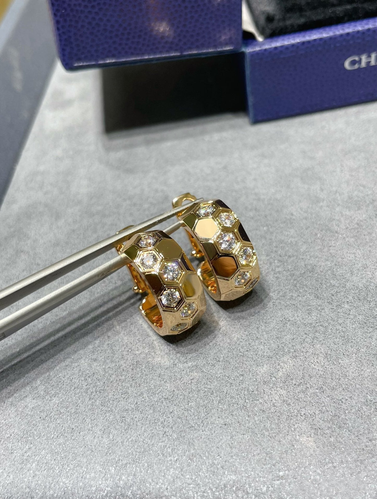 [Dawnora Jewelry]BEE LOVE DIAMOND HOOP EARRINGS