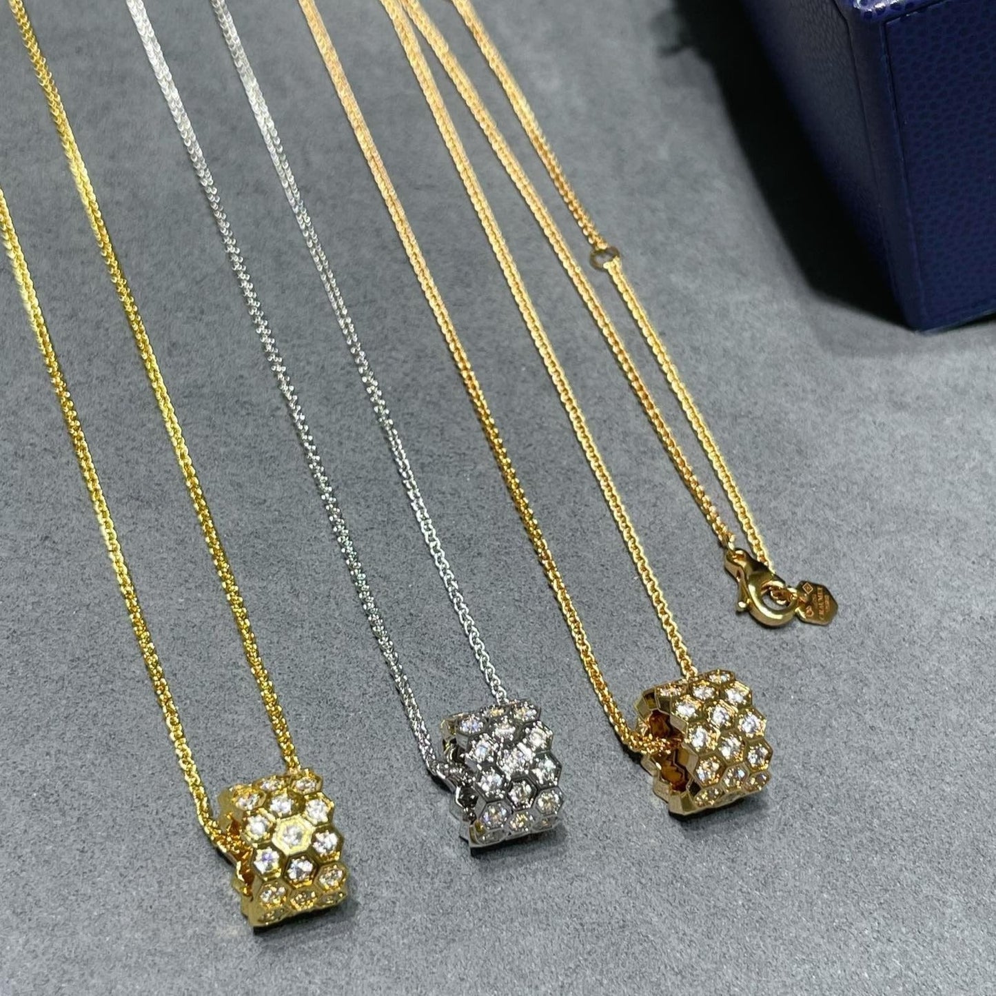 [Dawnora Jewelry]BEE LOVE DIAMOND PAVED 3 ROW NECKLACE