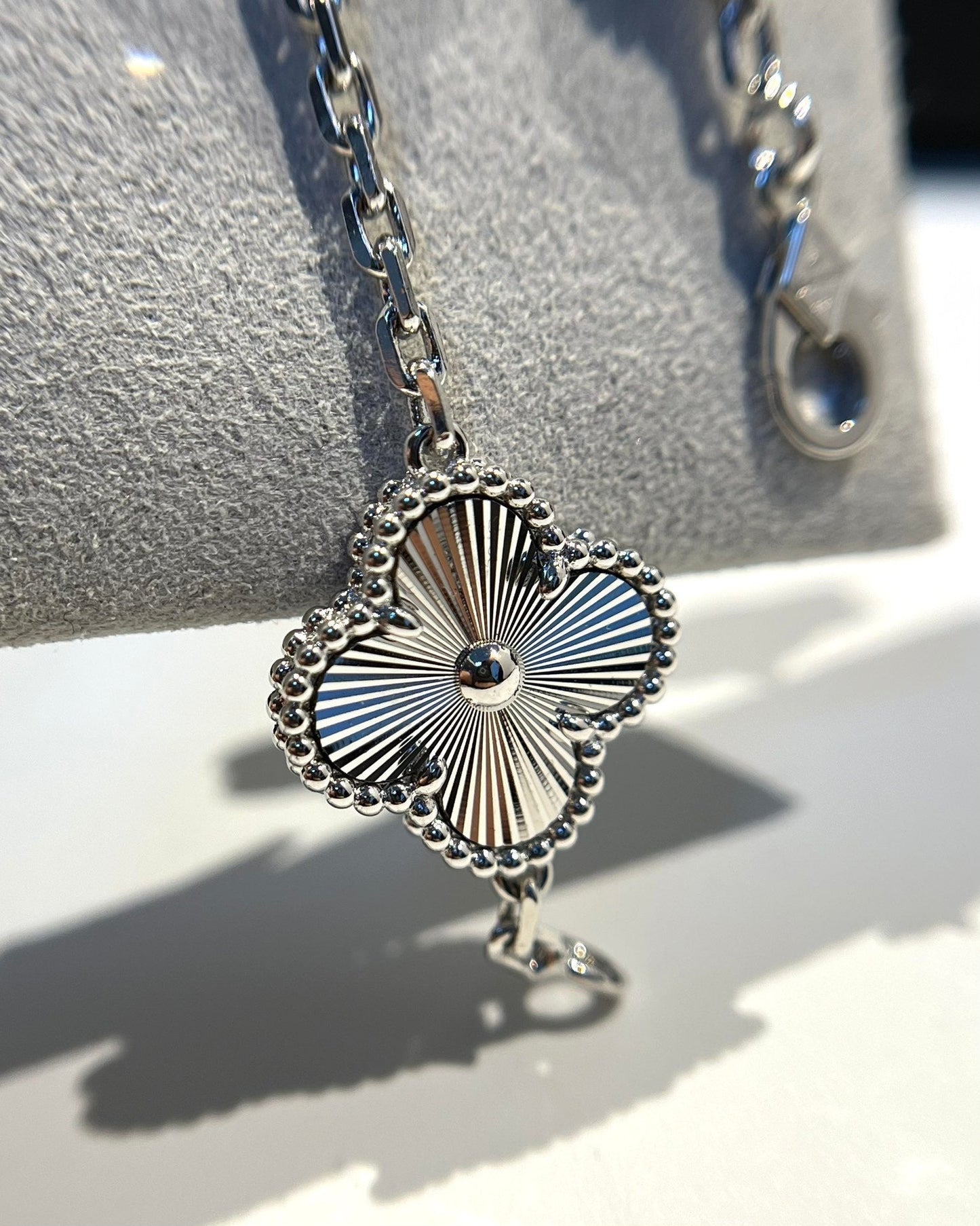[Dawnora Jewelry] CLOVER 5 MOTIF LASER BRACELET COLLECTION