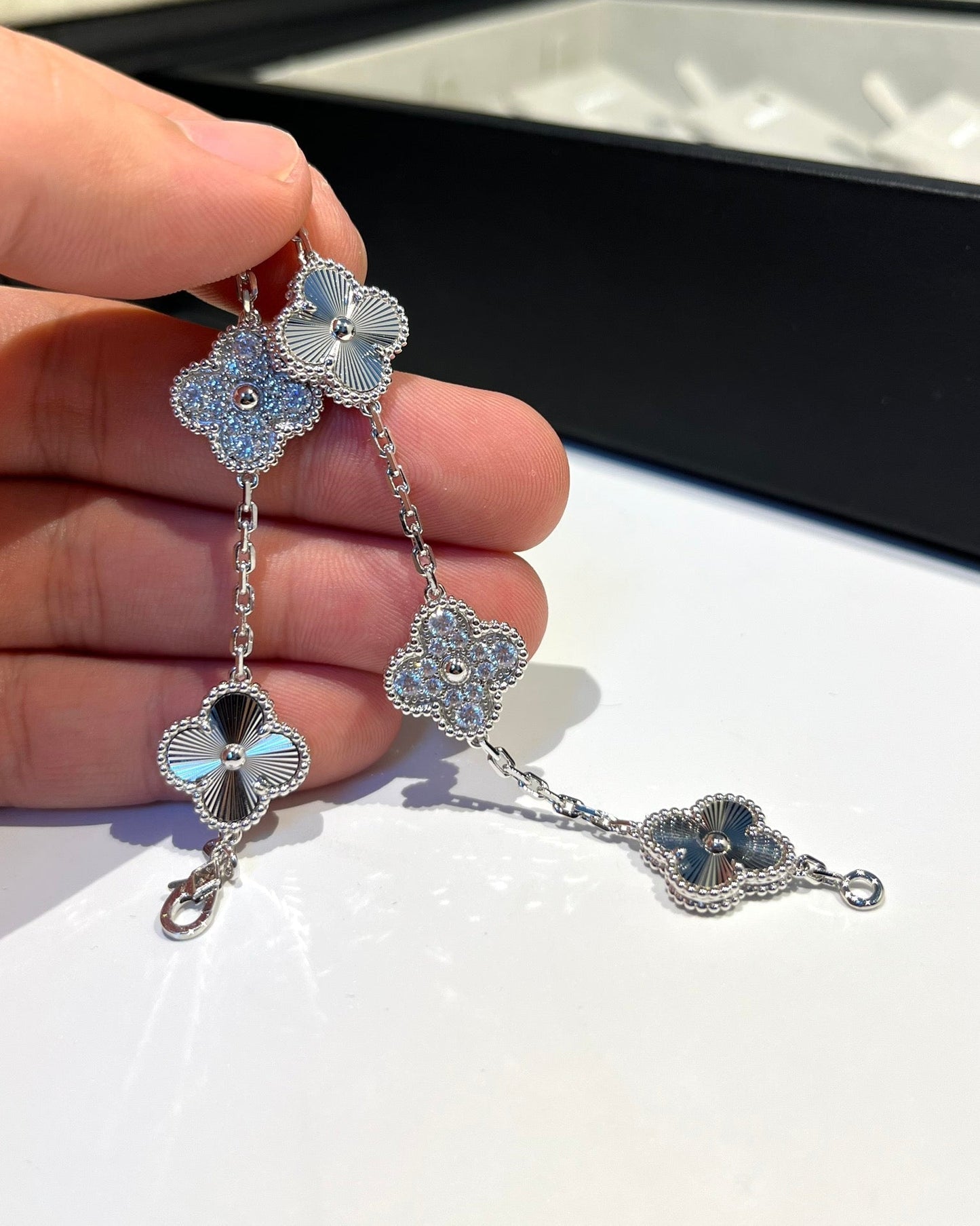 [Dawnora Jewelry] CLOVER 5 MOTIF LASER BRACELET COLLECTION