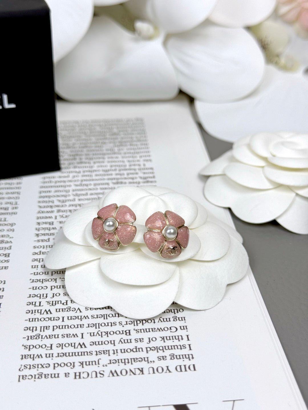 [Dawnora Jewelry]26C Pink Camellia Pearl Enamel Stud Earrings