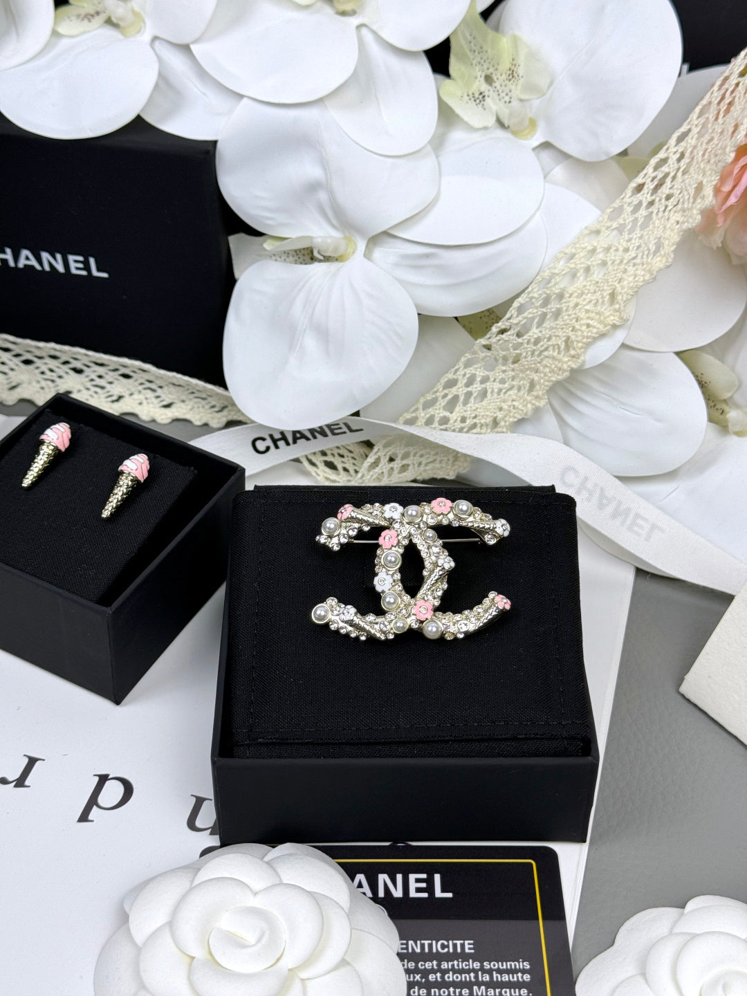 [Dawnora Jewelry]26C Pink-White Enamel Ice Cream Cone Double C Brooch