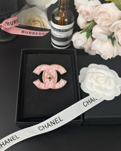 [Dawnora Jewelry]Pink Resin Classic Brooch 5cm