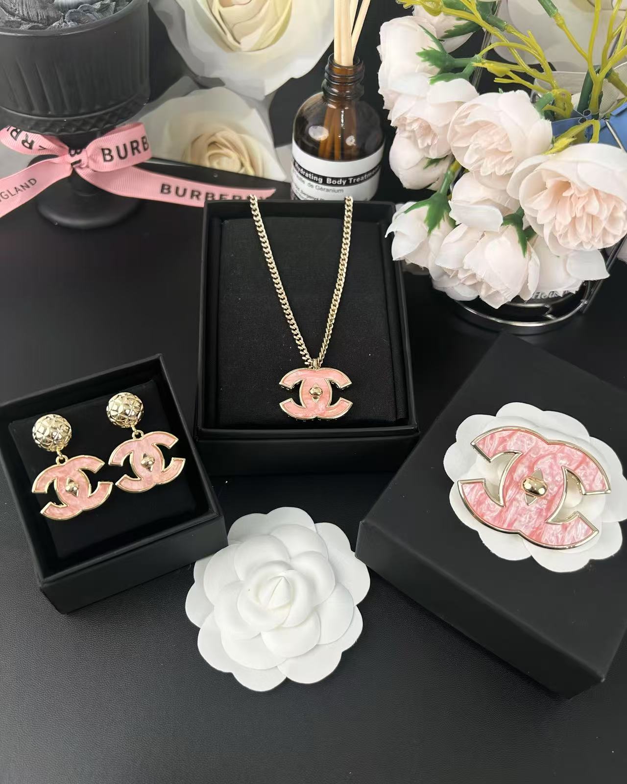 [Dawnora Jewelry]Pink Resin Classic Brooch 5cm