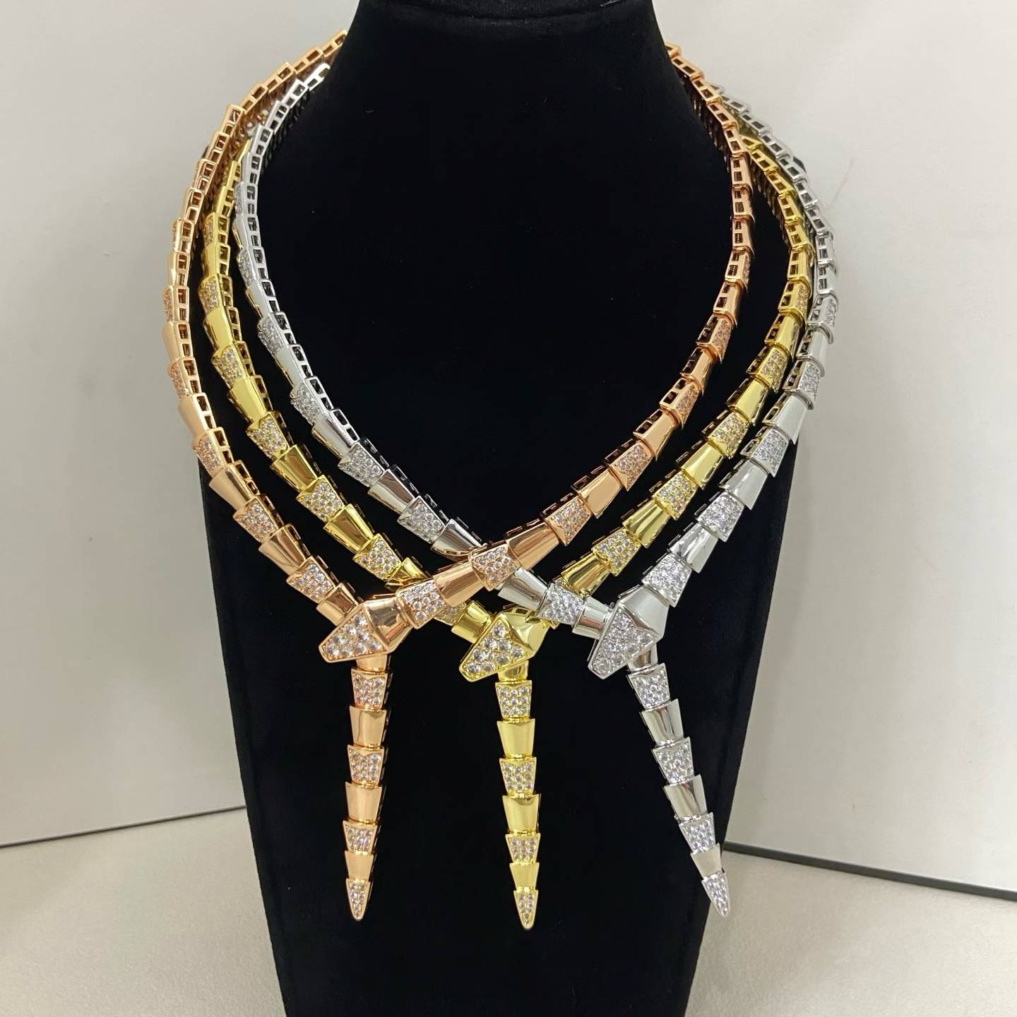 [Dawnora Jewelry]NEW WIDE BAND INLAID DIAMOND SNAKE NECKLACE