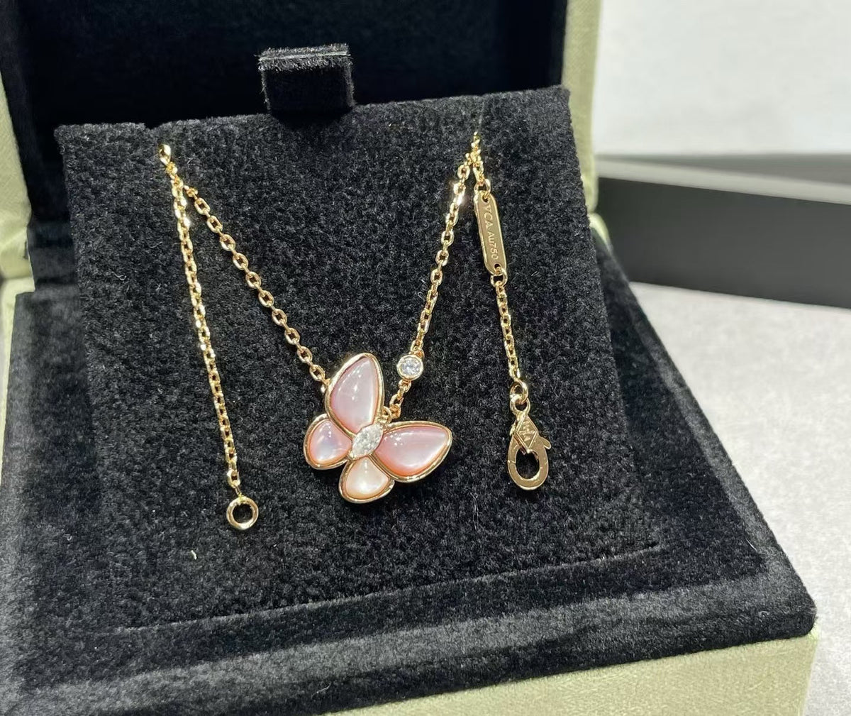 [Dawnora Jewelry]BUTTERFLY PINK MOTHER-OF-PEARL DIAMOND NECKLACE