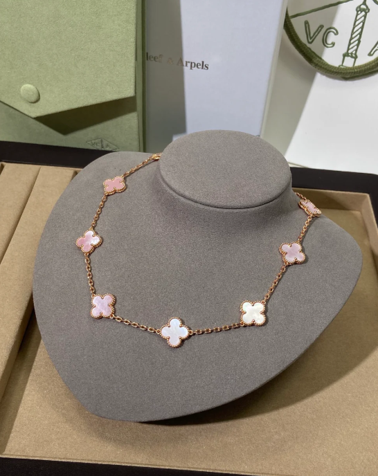 [Dawnora Jewelry Jewellery] Pink Necklace with Ten Clover Designs