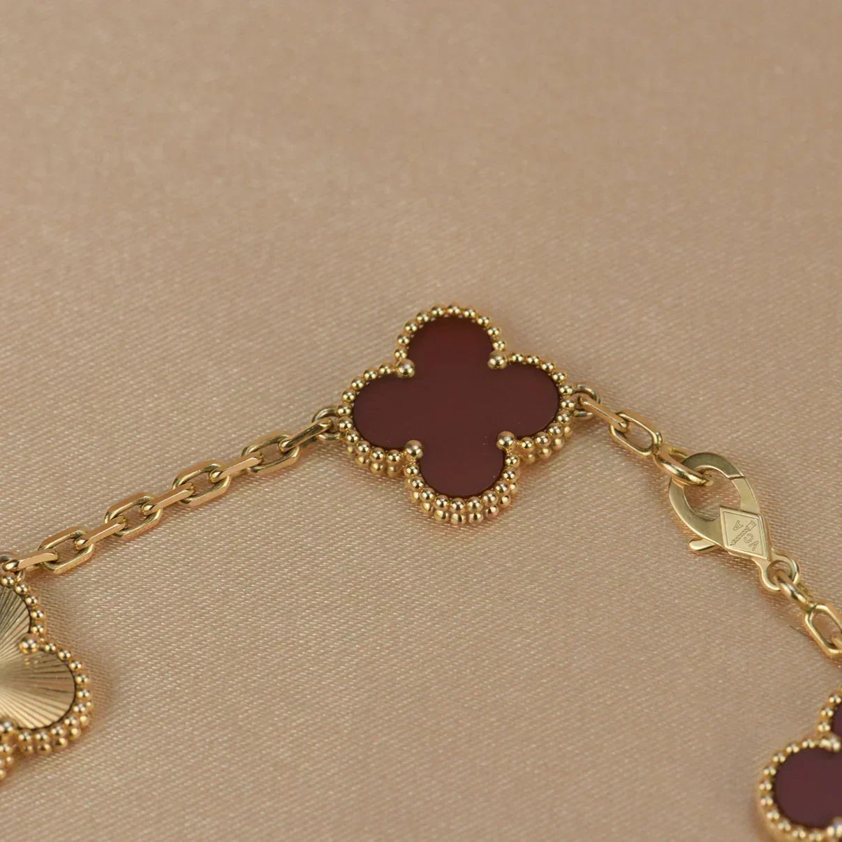 [Dawnora Jewelry] CLOVER 5 MOTIF RED CORNELIAN BRACELET COLLECTION