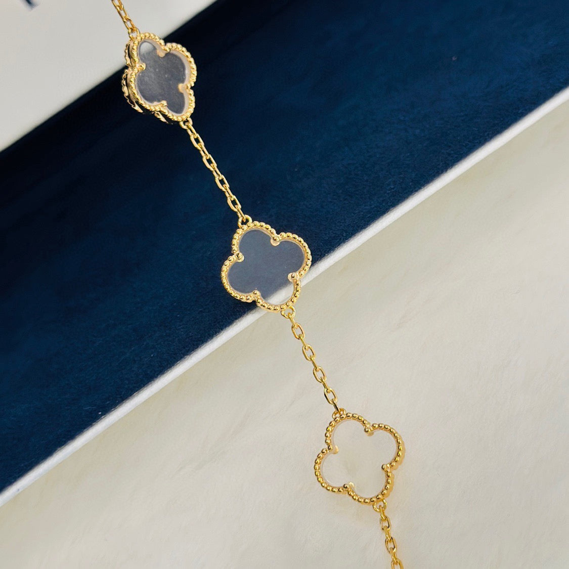 [Dawnora Jewelry]CLOVER 5 MOTIF ROCK CRYSTAL BRACELET