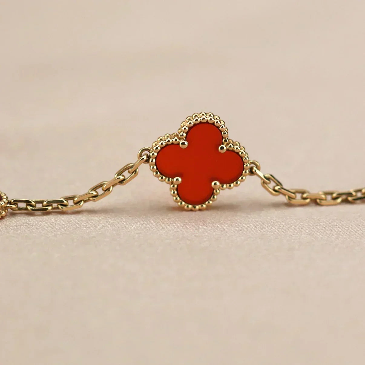 [Dawnora Jewelry] CLOVER 5 MOTIF RED CORNELIAN BRACELET COLLECTION