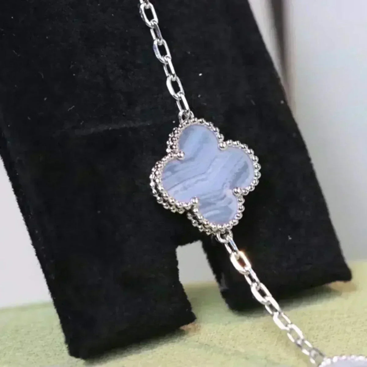 [Dawnora Jewelry] CLOVER 5 MOTIF PURPLE CHALCEDONY BRACELET COLLECTION