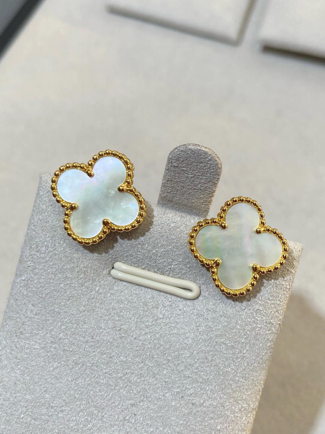 [Dawnora Jewelry] CLOVER LARGE (20mm) 1 MOTIFS WHITE MOP STUD EARRINGS