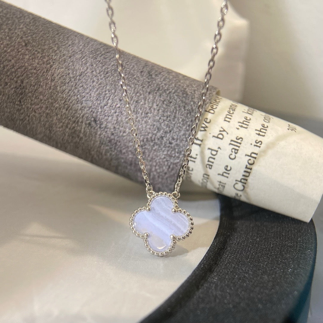 [Dawnora Jewelry]CLOVER 15MM BLUE CHALCEDONY NECKLACE SILVER