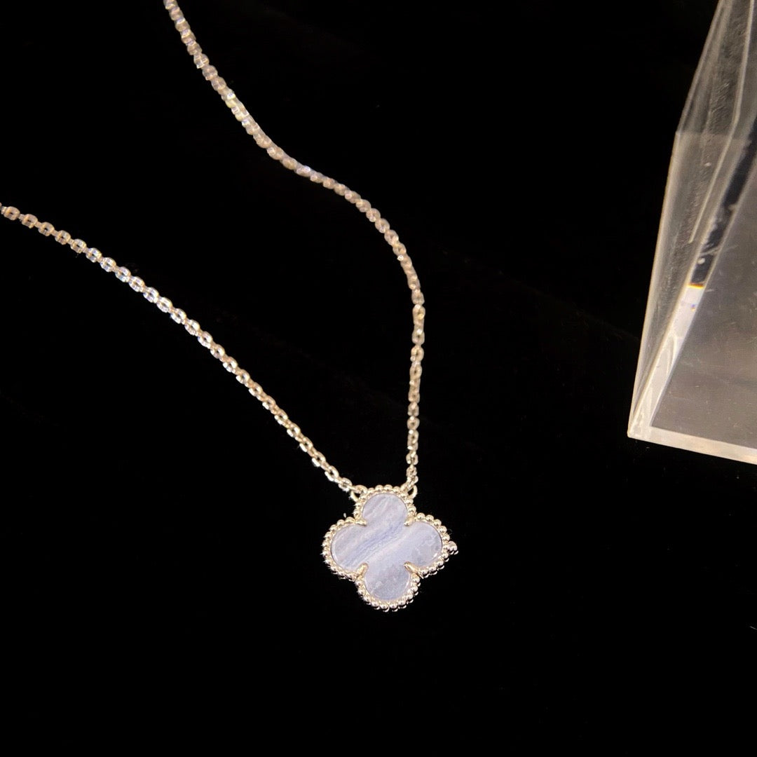 [Dawnora Jewelry]CLOVER 15MM BLUE CHALCEDONY NECKLACE SILVER