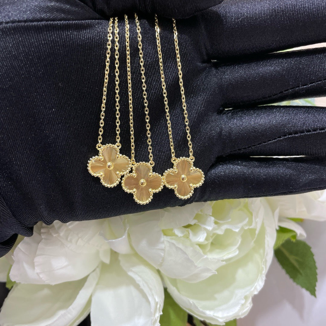 [Dawnora Jewelry]CLOVER 15MM LASER NECKLACE