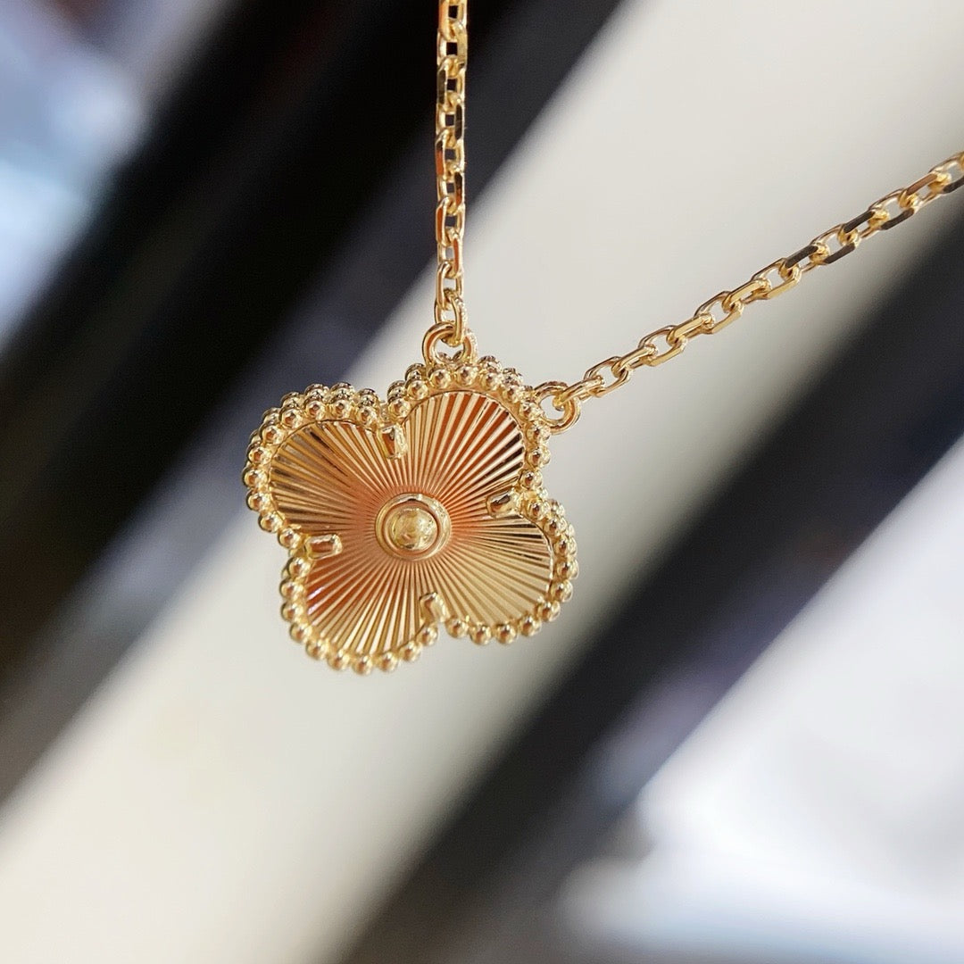 [Dawnora Jewelry]CLOVER 15MM LASER NECKLACE
