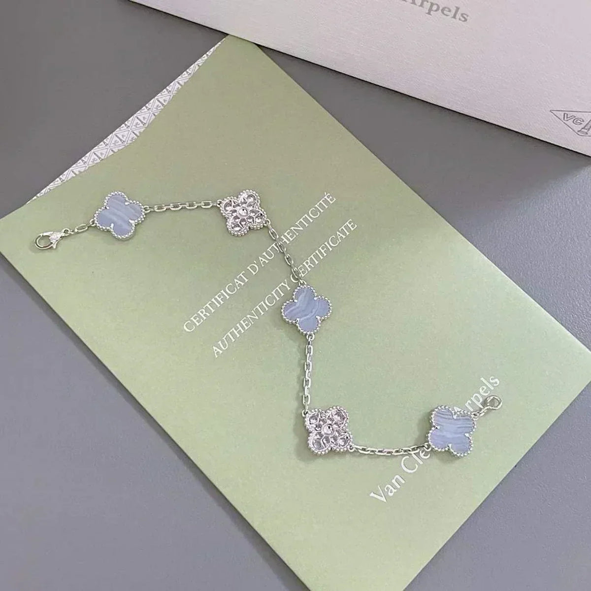 [Dawnora Jewelry] CLOVER 5 MOTIF PURPLE CHALCEDONY BRACELET COLLECTION